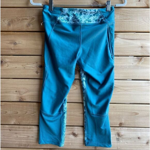 Under Armour Compression Heat Gear Capris/Leggings - Picture 3 of 6